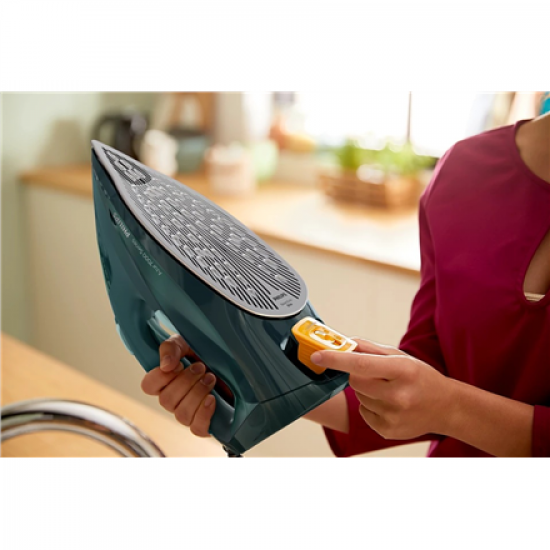 Philips | Iron | DST7050/70 | Steam Iron | 2800 W | Water tank capacity 300 ml | Continuous steam 50 g/min | Steam boost performance 250 g/min | Green