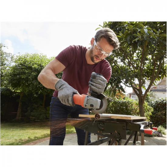 Black&Decker Angle Grinder BEG010-QS 710W Small