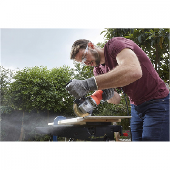 Black&Decker Angle Grinder BEG010-QS 710W Small