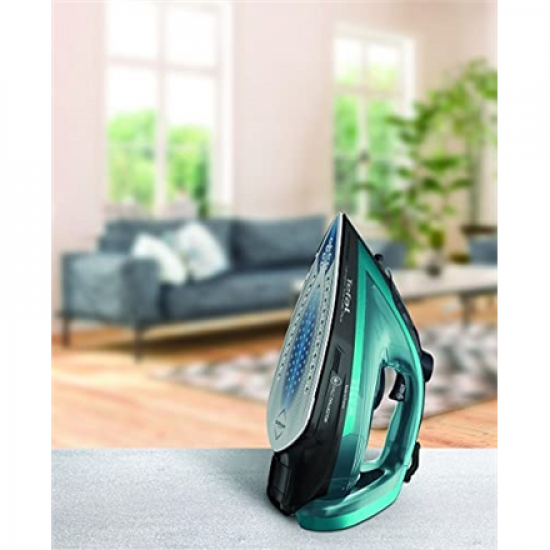 TEFAL | FV6832E0 | Steam Iron | 2800 W | Water tank capacity 270 ml | Continuous steam 50 g/min | Steam boost performance 260 g/min | Black/Blue
