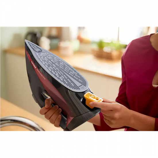 Philips | DST7022/40 | Steam Iron | 2800 W | Water tank capacity 0.3 ml | Continuous steam 50 g/min | Steam boost performance 250 g/min | Red/Black