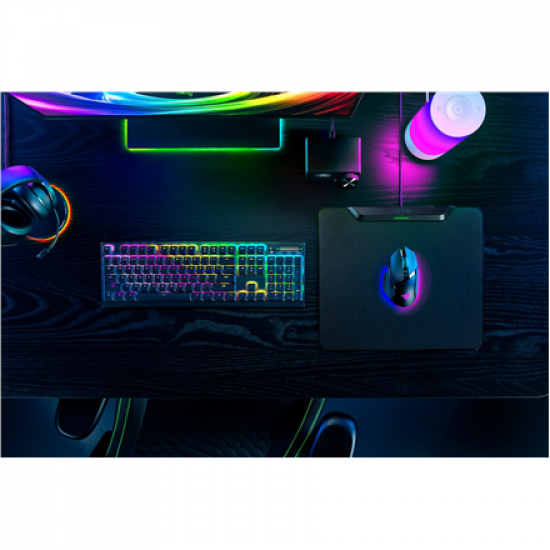 Razer | Wireless Charging Gaming Mouse Mat and Puck, Hard Edition | HyperFlux V2 Wireless Charging System | Gaming Mouse Mat | 360 x 311 mm | Black