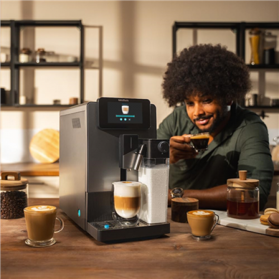 Cecotec Coffee machine | Cremmaet Latte Touch | Pump pressure 19 bar | Built-in milk frother | Super-automatic | Black | 1500 W