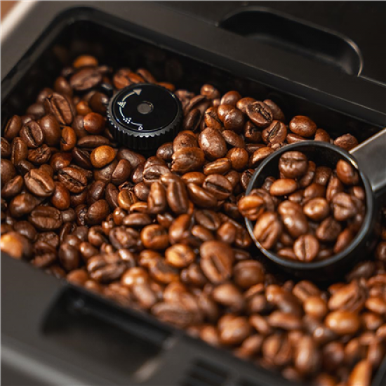 Cecotec Coffee machine | Cremmaet Latte Touch | Pump pressure 19 bar | Built-in milk frother | Super-automatic | Black | 1500 W